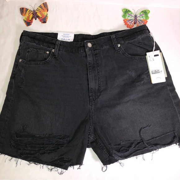 H&M Mom Shorts, Ultra High Waist, Loose fit, Size 16, Distressed, NWT - Picture 1 of 15